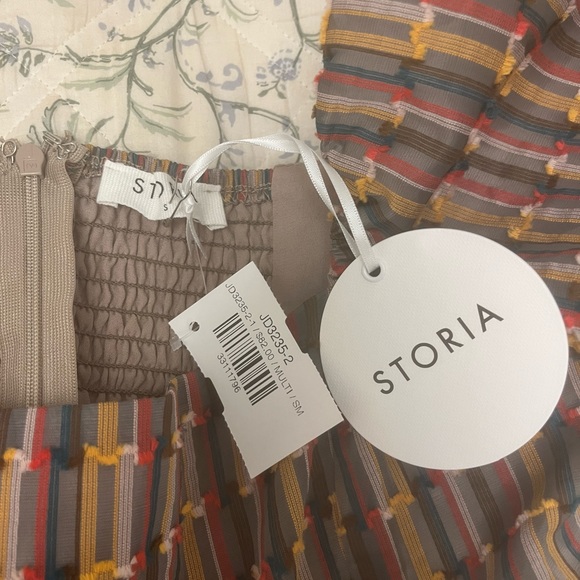 NWT Small, lined, babydoll puff sleeve mini dress perfect for fall - Picture 4 of 5